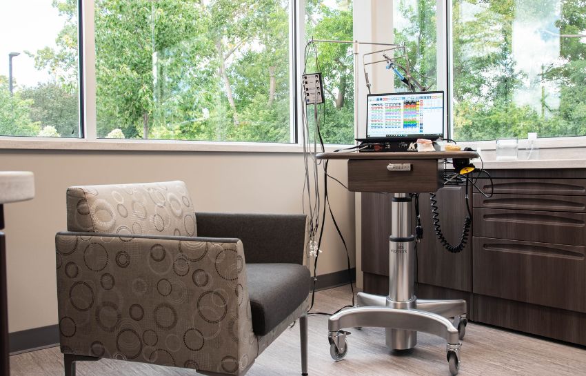 Haddad-our-technology-featured-image Detroit TMJ & Sleep Apnea office exam room with diagnostic equipment for patient evaluations.