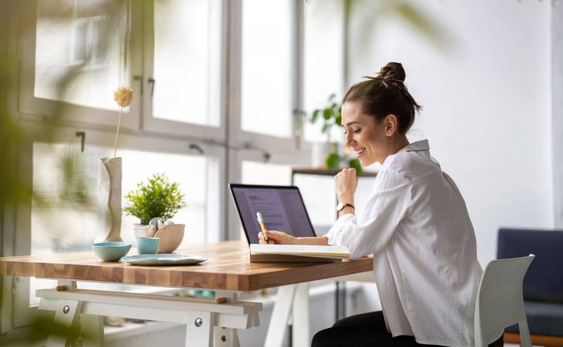 Service page content 5 Woman working at a laptop, conveying improved focus, productivity, and daytime alertness.